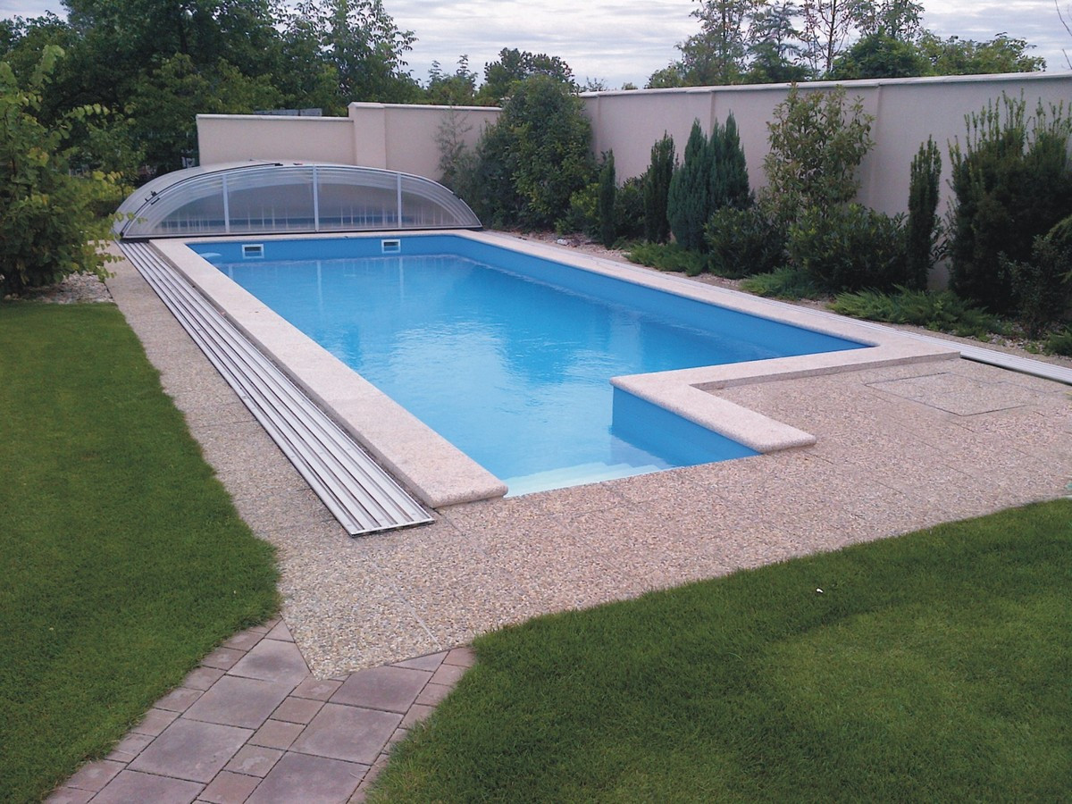 Lem okolo bazéna v Bernolákove-0