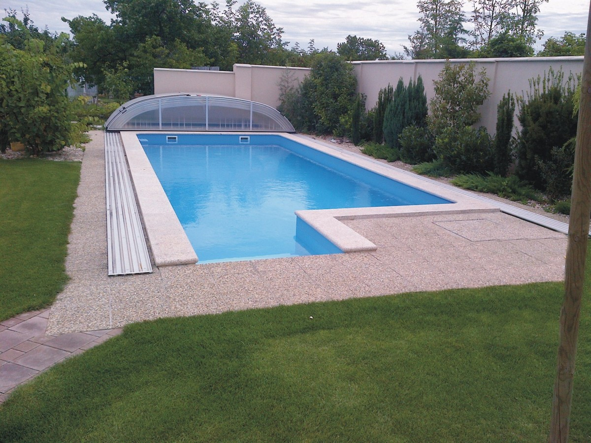 Lem okolo bazéna v Bernolákove-1